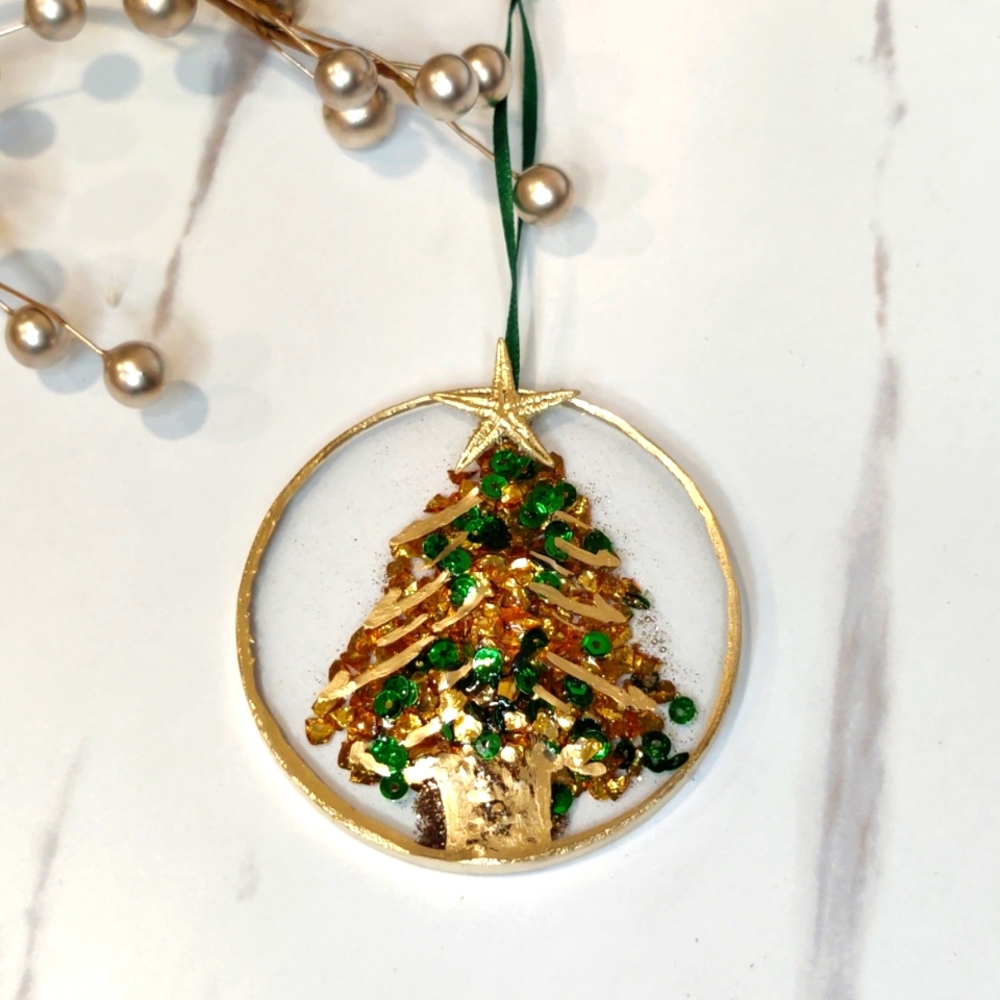 Resin Christmas Ornament Gold/Green